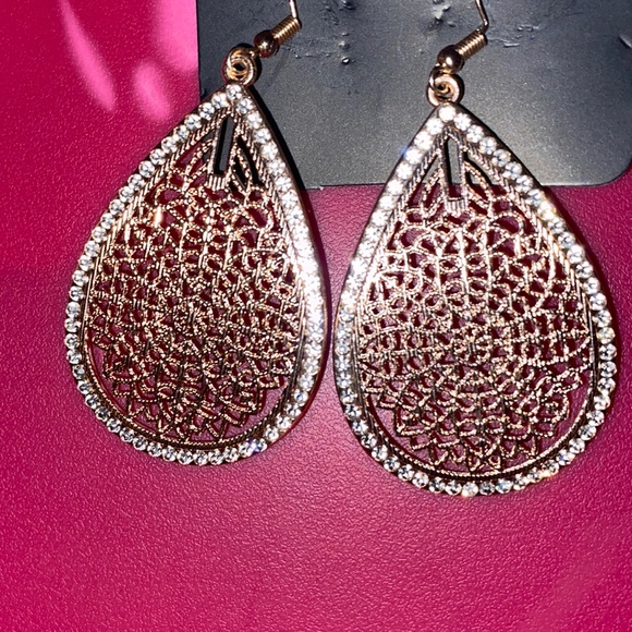 Earrings - Picture 1 of 2